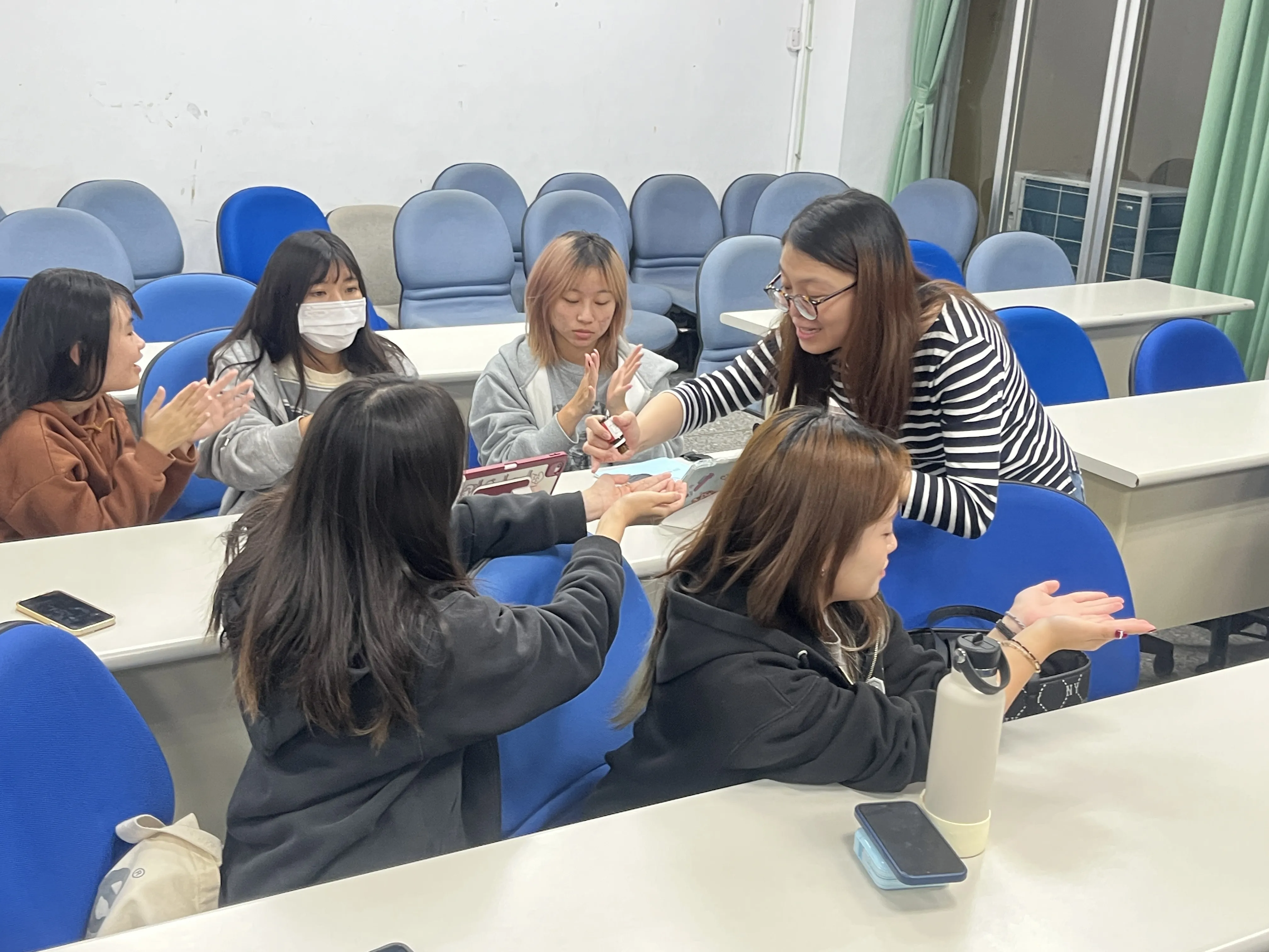 114-1【心理衛生推廣】「看見不說的痛」─認識憂鬱與焦慮，做自己與他人的守門人 第4張