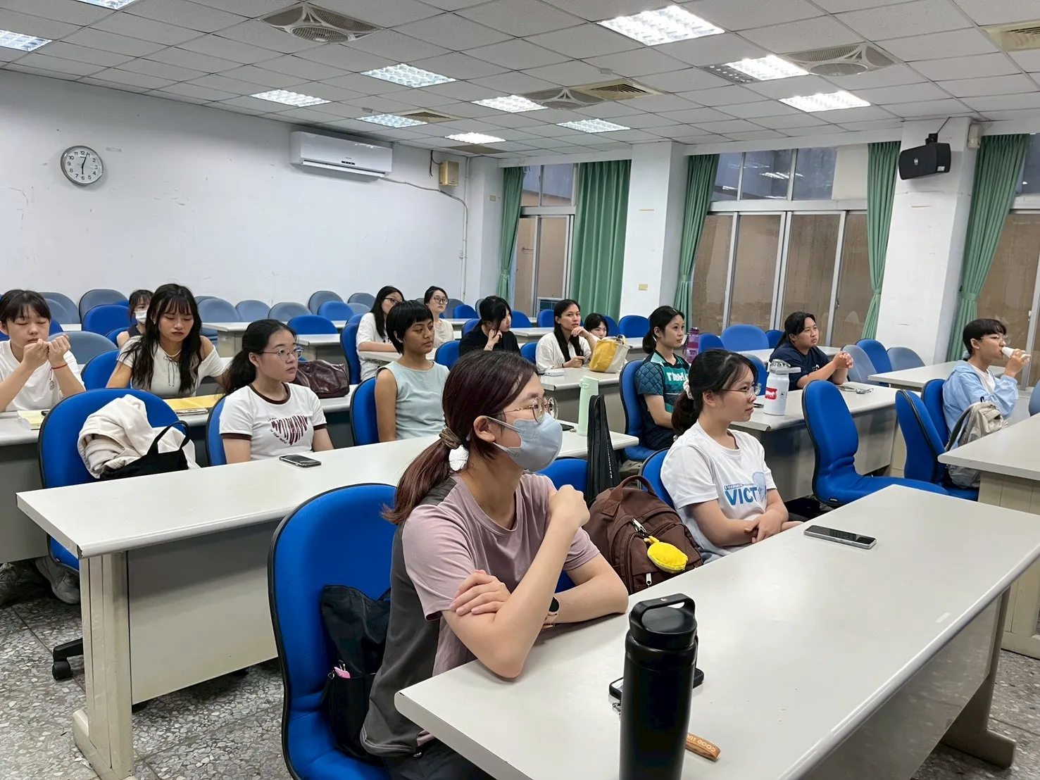 114-2【心理衛生推廣】隨墨流動與當下的自己同在-酒精墨水工作坊 第2張