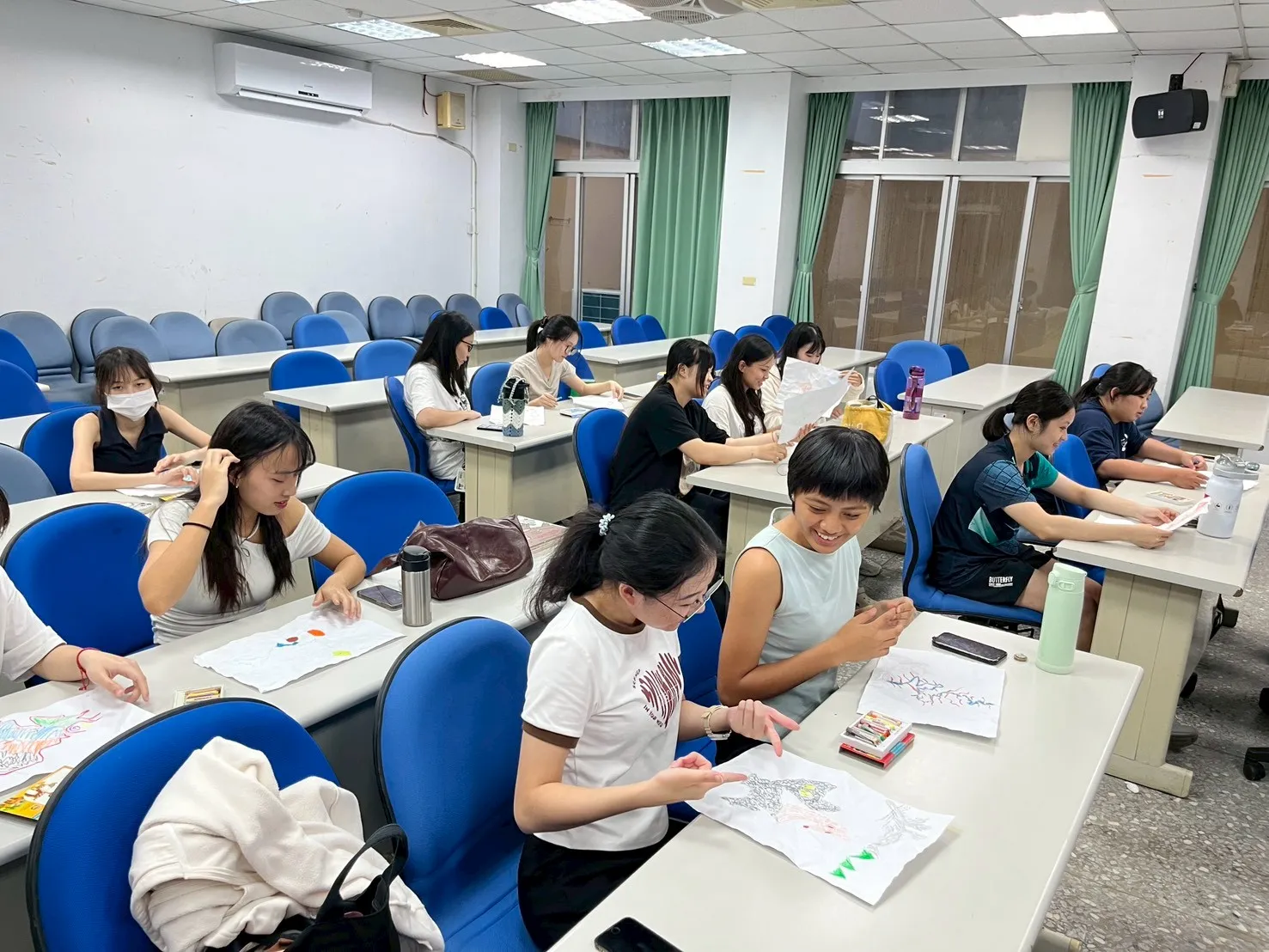 114-2【心理衛生推廣】隨墨流動與當下的自己同在-酒精墨水工作坊 第4張